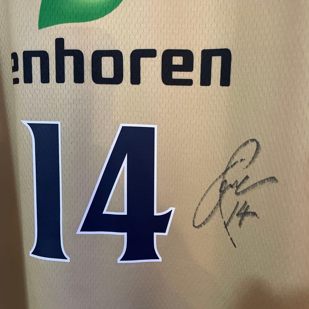 みみみ　琉球ゴールデンキングス岸本隆一選手の直筆サイン入りユニフォーム