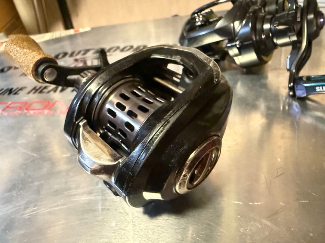 【バス釣り用品まとめ売り】リール、ルアー、ワーム大量セット　タックルボックス付き