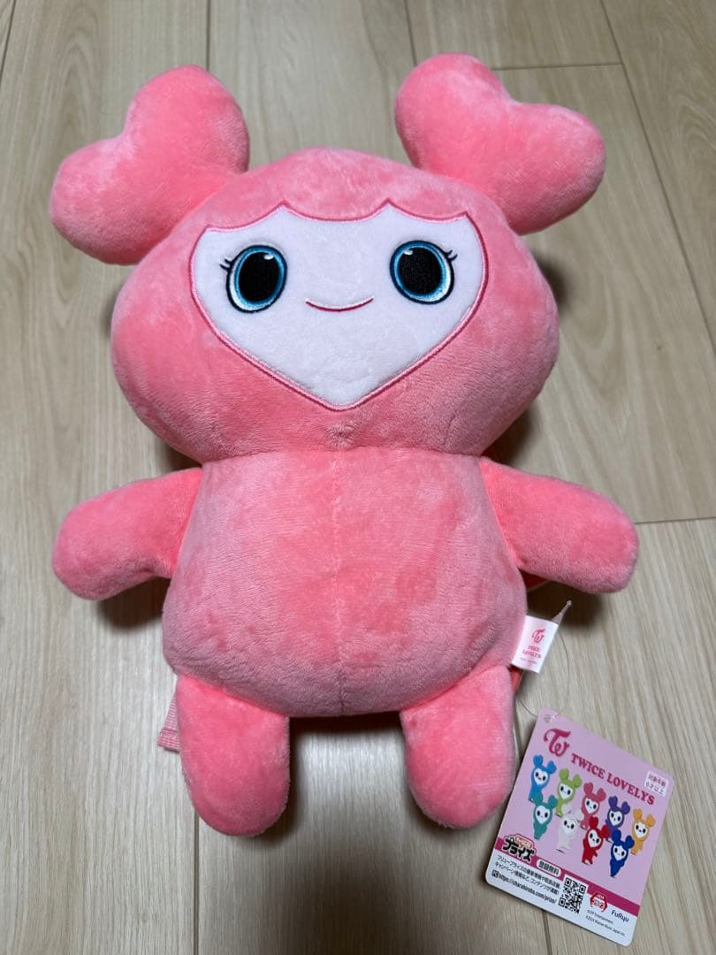 TWICE LOVELYS GIGO限定 ぬいぐるみリュック モモ モブリー - メルカリ