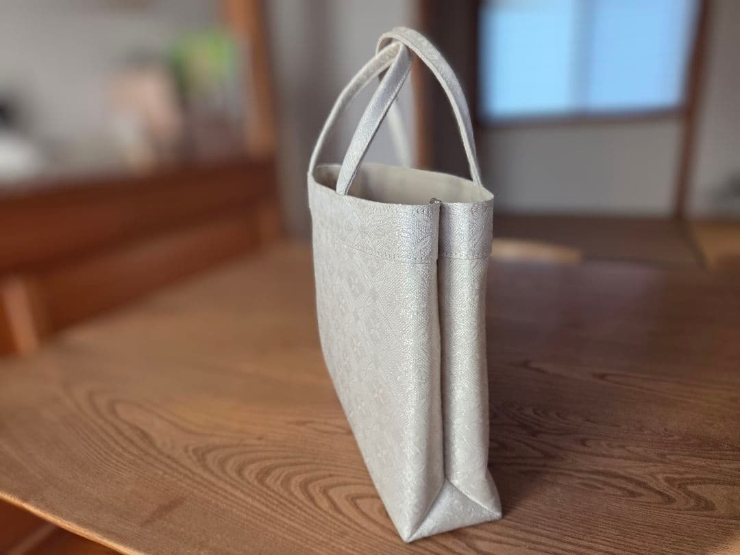 和装トートバッグ A4 銀地 飾り襷花菱文 着物用サブバッグ 正絹帯地