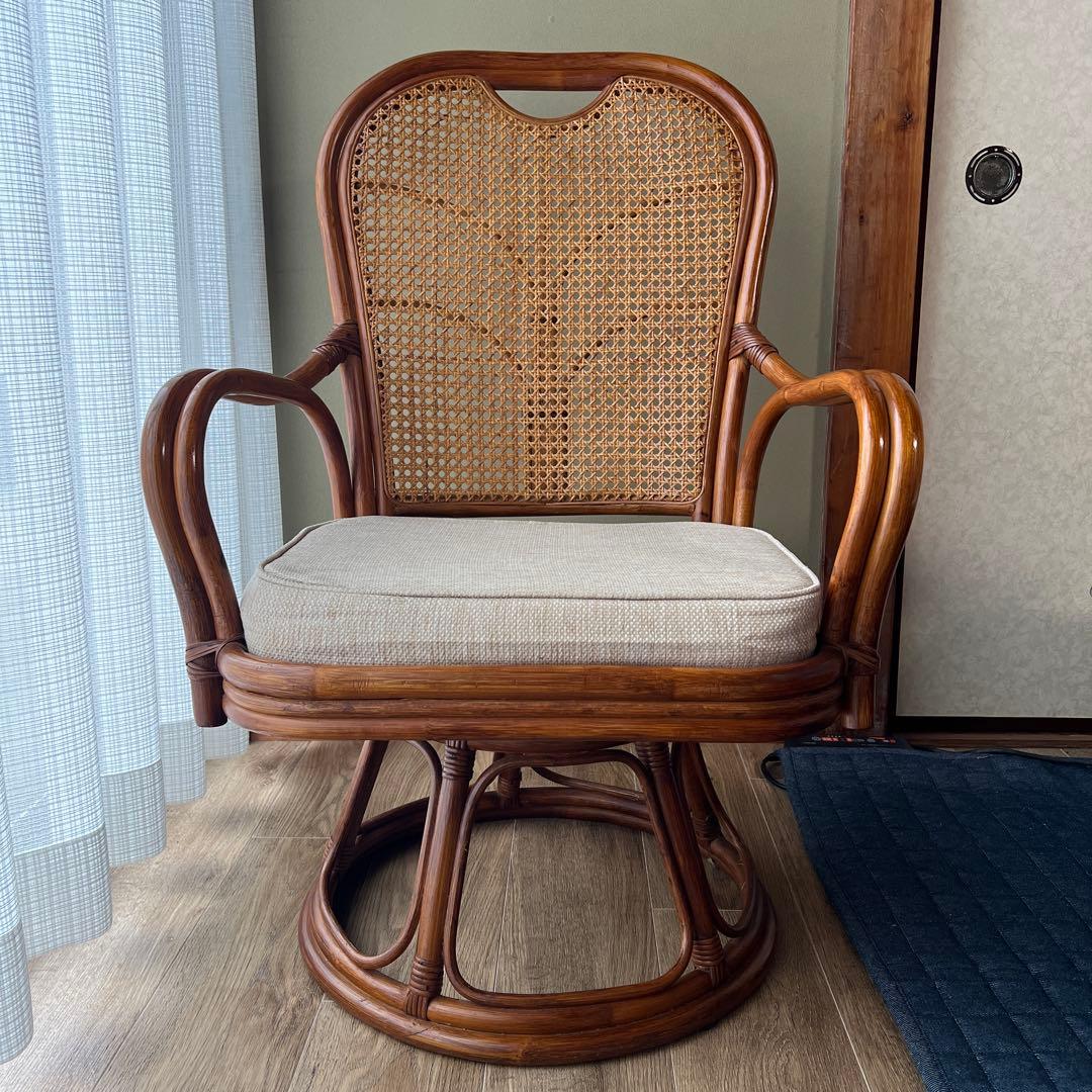送料無料　ラタン回転式チェア 籐 クッション付 インドネシア産 アンティーク 籐 回転チェア ラタン製 クッション付 座面高40cm （ ラタン チェア