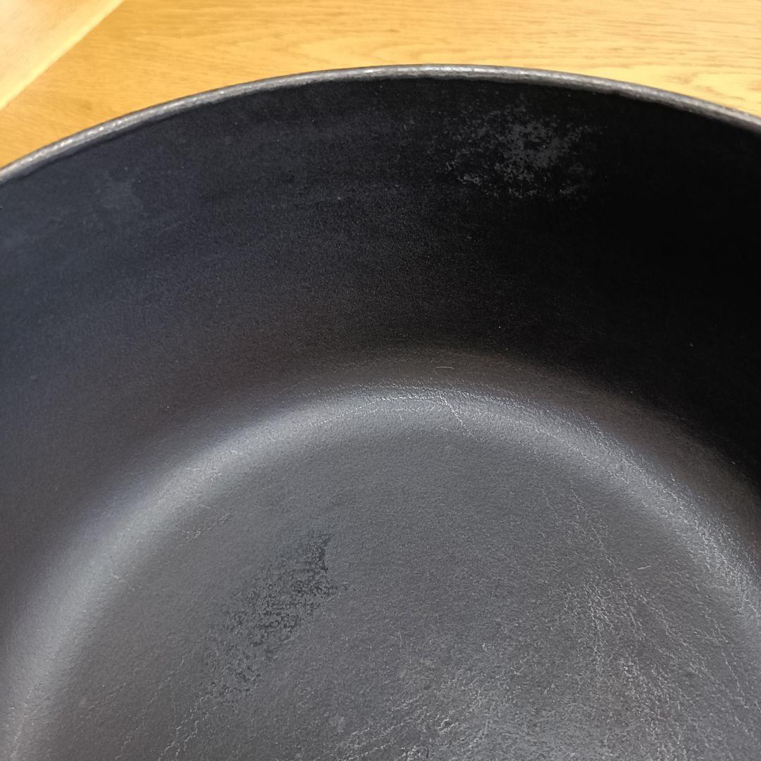 ルクルーゼ　ココット・ロンド 22cm マットブラック