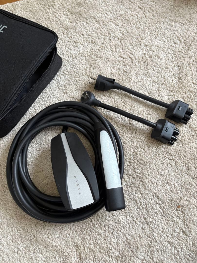 Tesla チャージャーケーブルセット　収納付