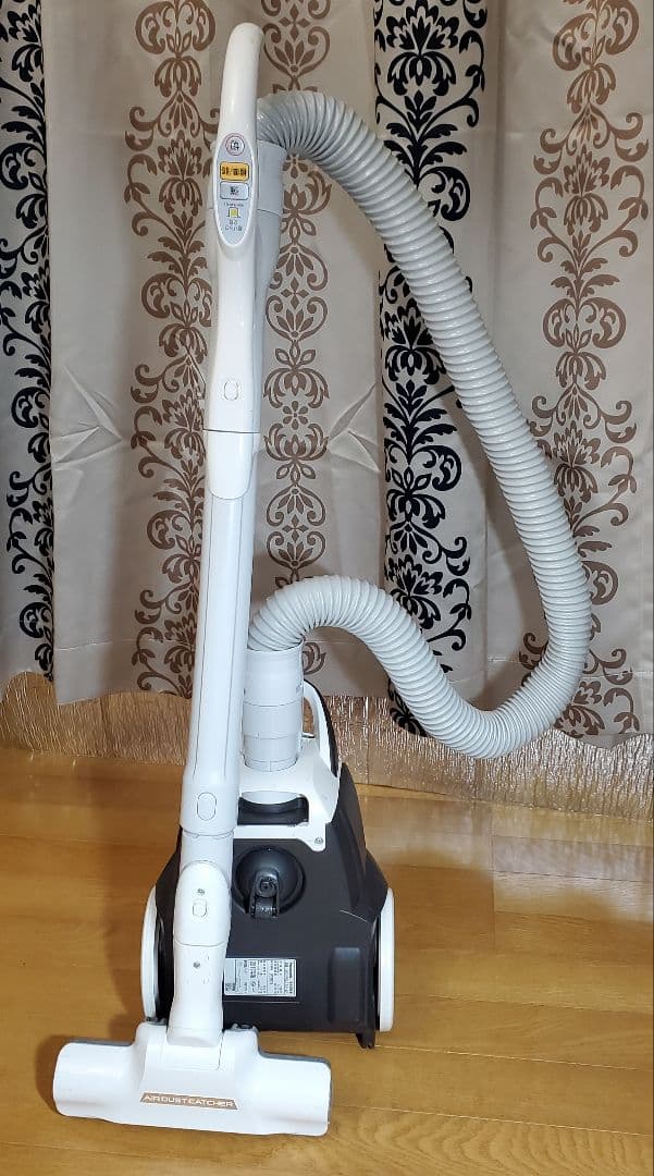 軽量・強力！　Panasonic　紙パック式掃除機　紙パック付　ホワイト　家電