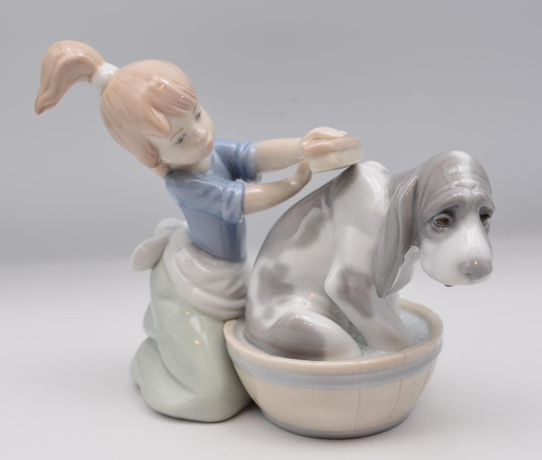 バルセロナの街角／内気な入浴犬　リヤドロ　２体おまとめ　光沢仕上げ　ご成約済み