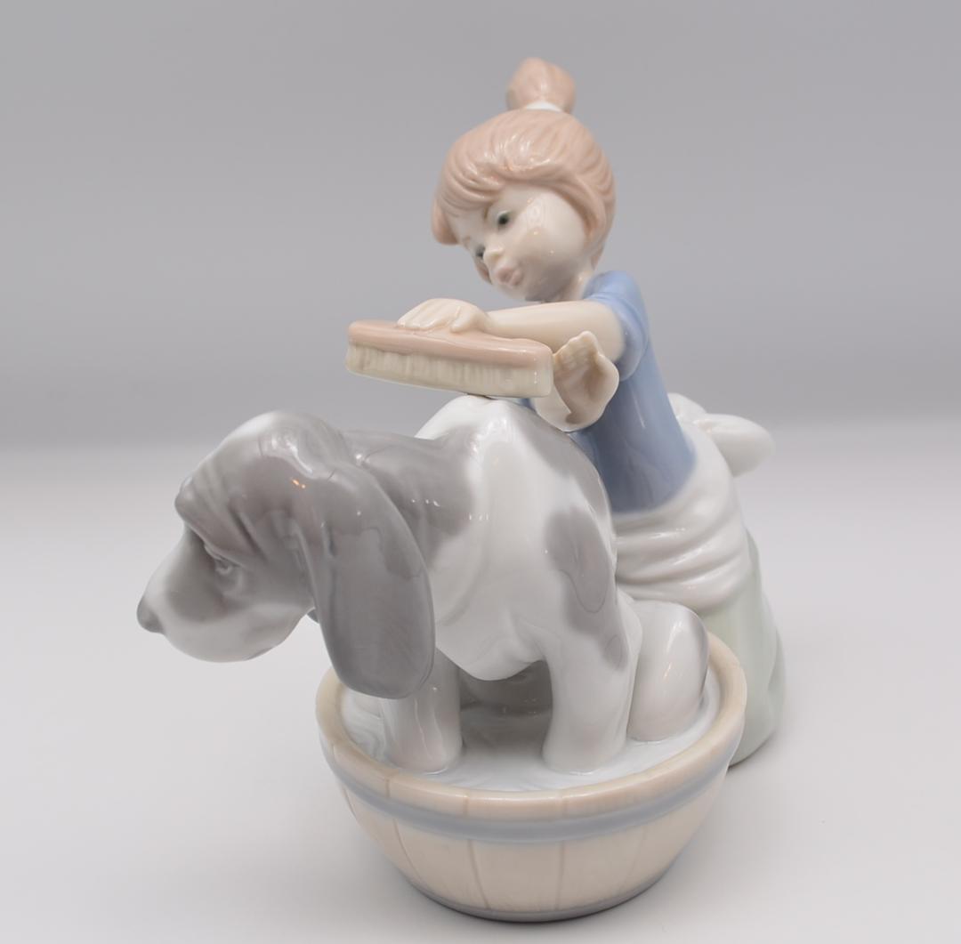 バルセロナの街角／内気な入浴犬　リヤドロ　２体おまとめ　光沢仕上げ　ご成約済み