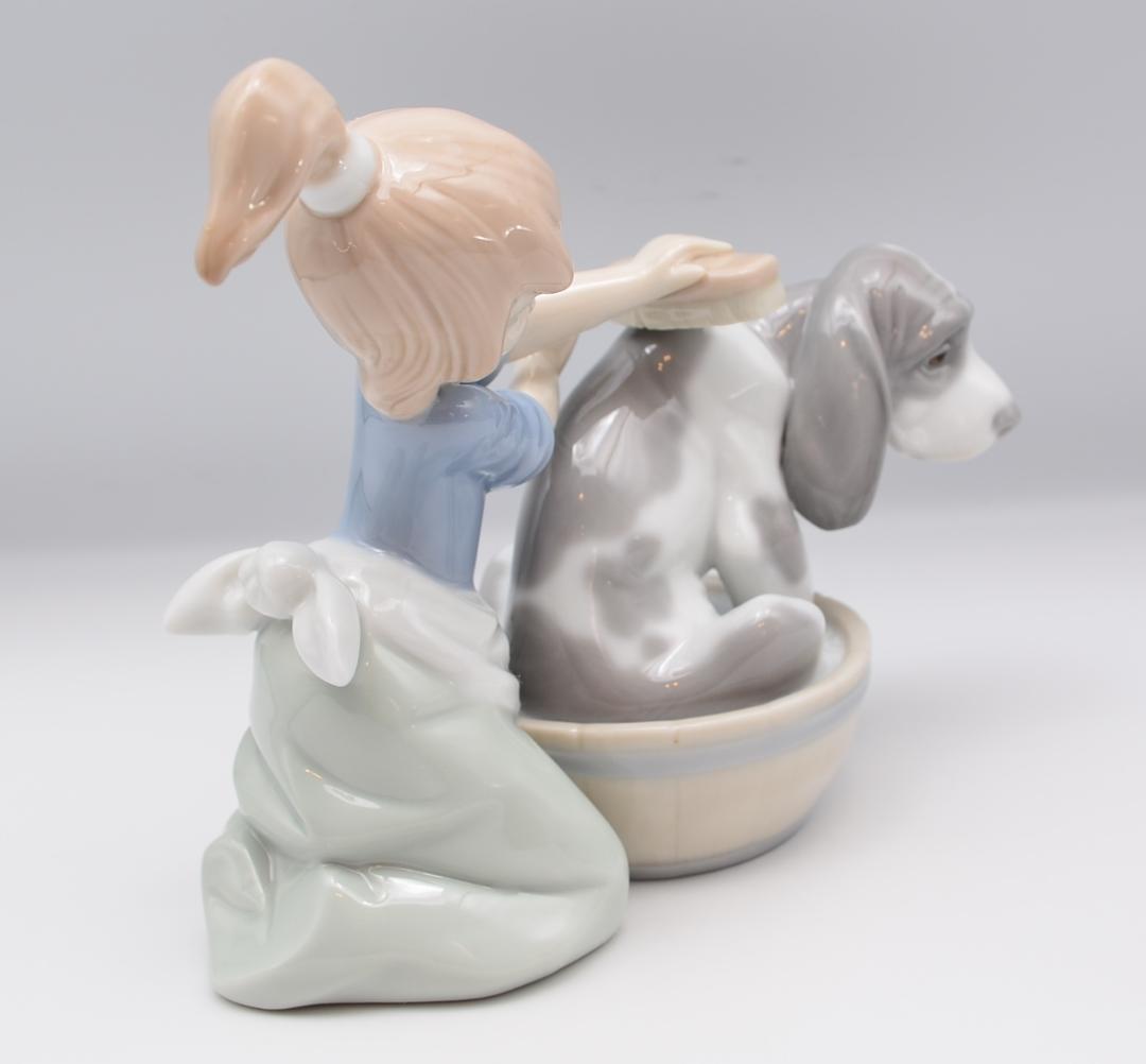 バルセロナの街角／内気な入浴犬　リヤドロ　２体おまとめ　光沢仕上げ　ご成約済み