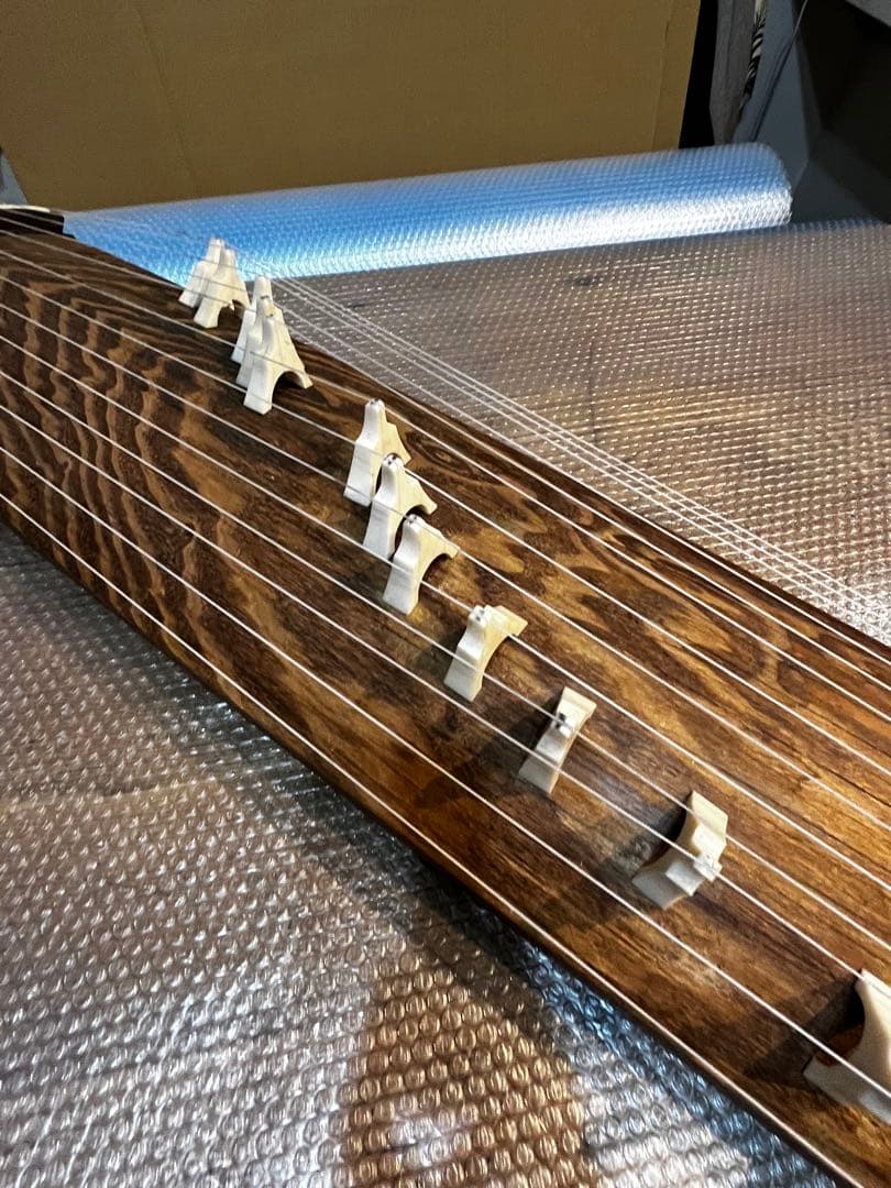 高級　琴　研水　綾杉彫り　くり甲　蒔絵　13弦