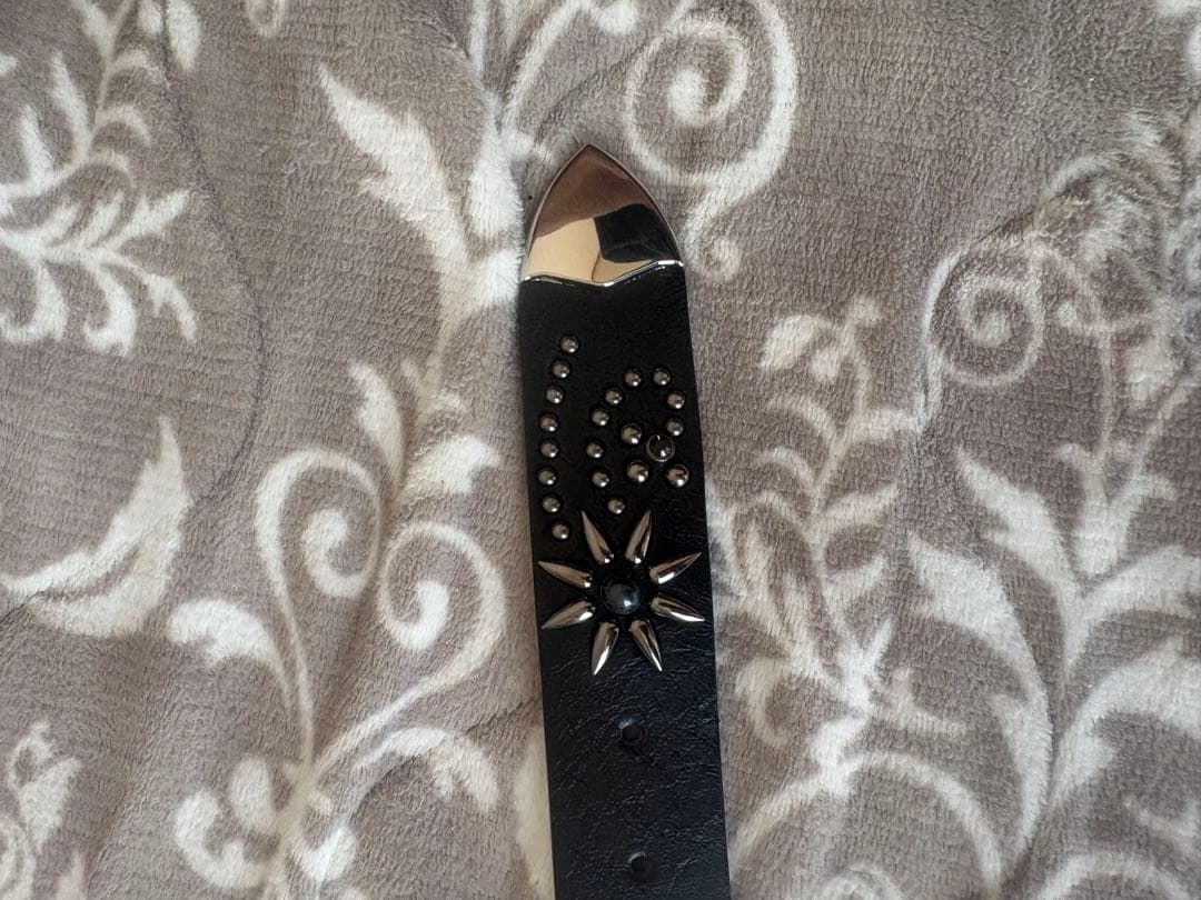 装飾付き黒ベルト