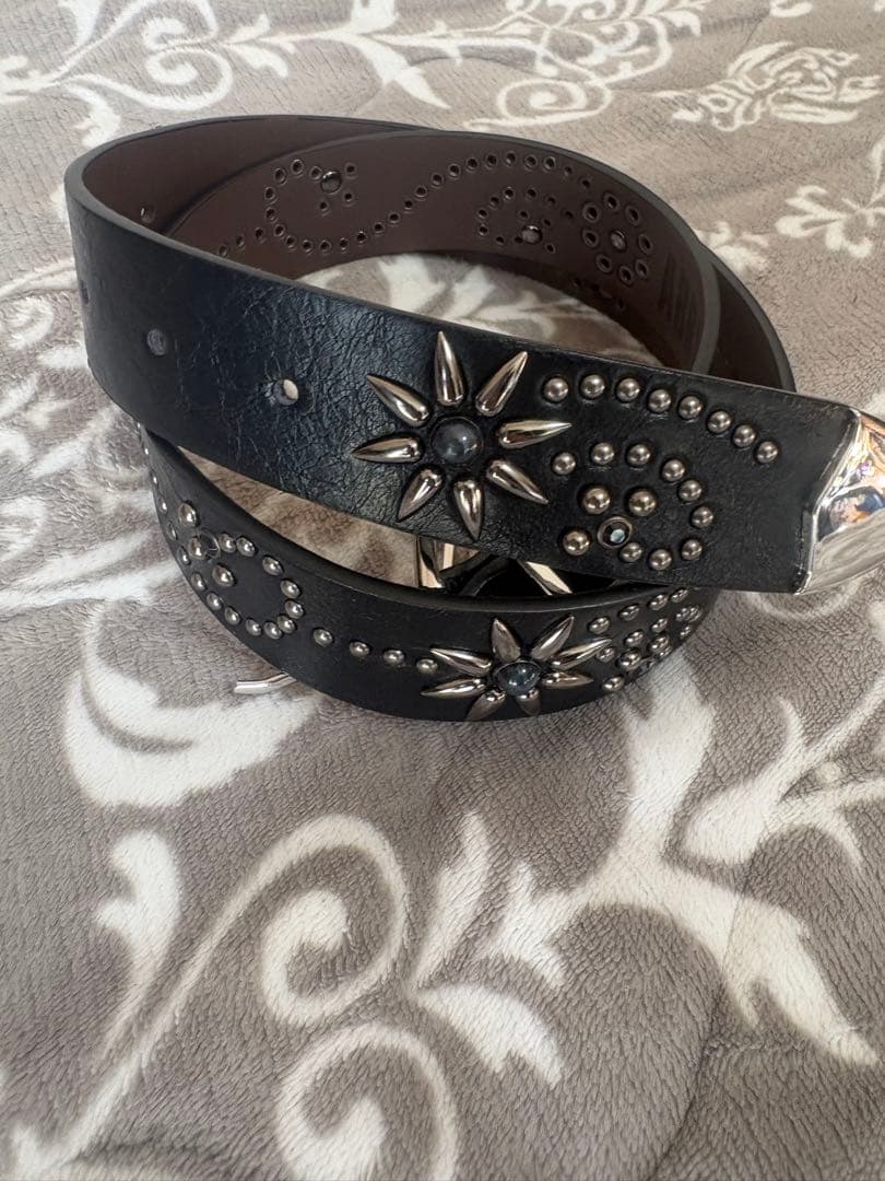 装飾付き黒ベルト