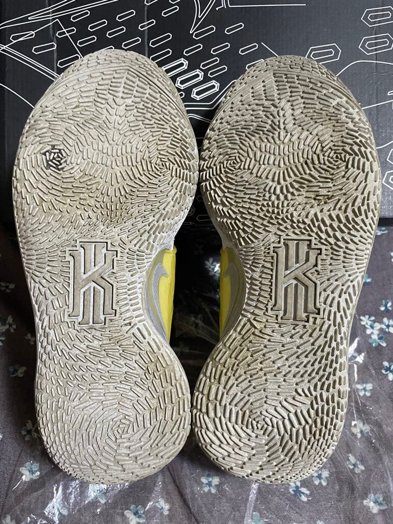 激レア！Nike Kyrie low2 スポンジボブコラボ サンディーver