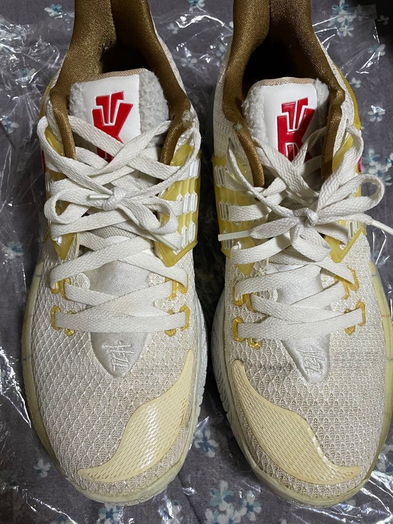 激レア！Nike Kyrie low2 スポンジボブコラボ サンディーver