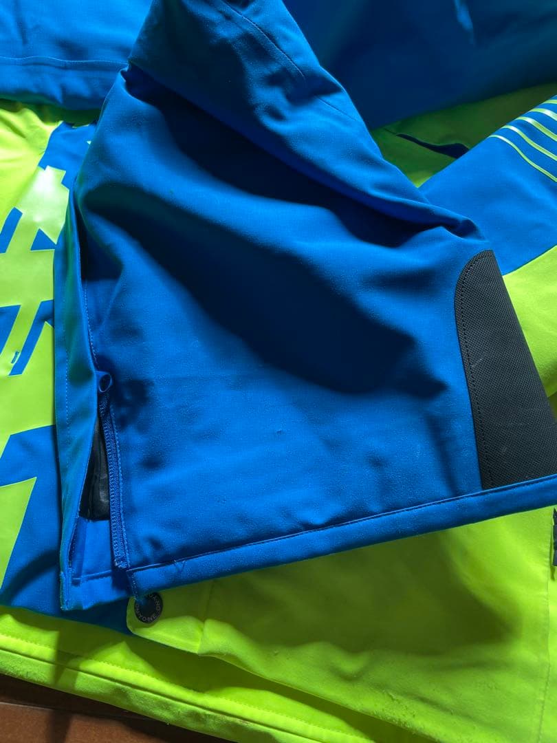 Salomon ON-YONE スキーウェア 蛍光イエロー/青