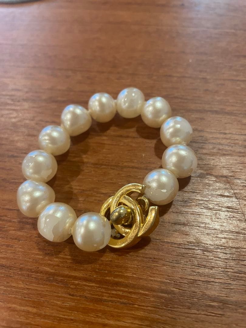 CHANEL パール ゴールドロゴ ブレスレット