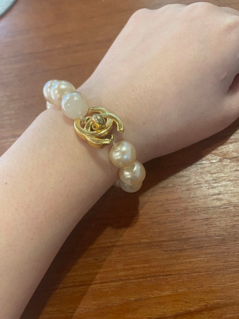 CHANEL パール ゴールドロゴ ブレスレット