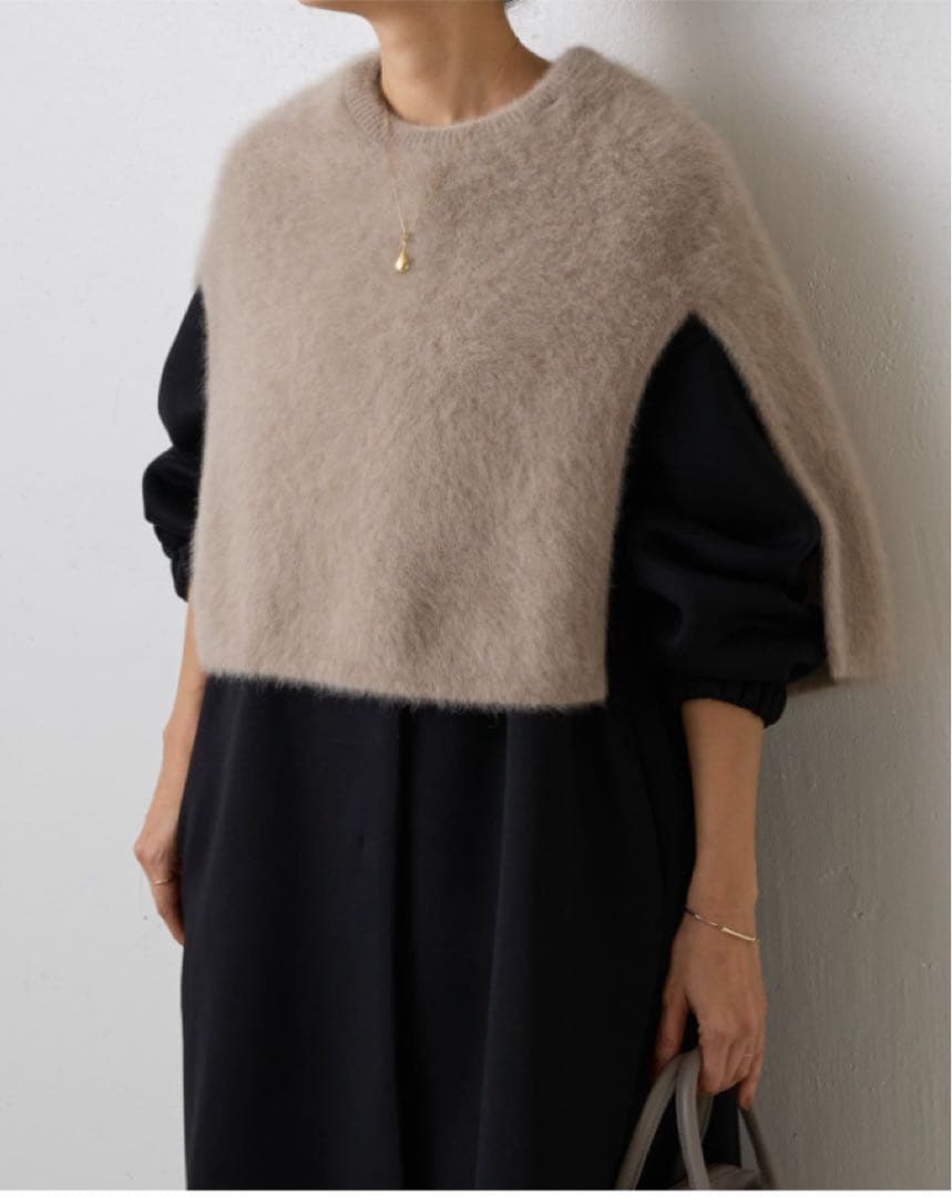 美品　BEARDSLEY ファーニットポンチョ　モカ