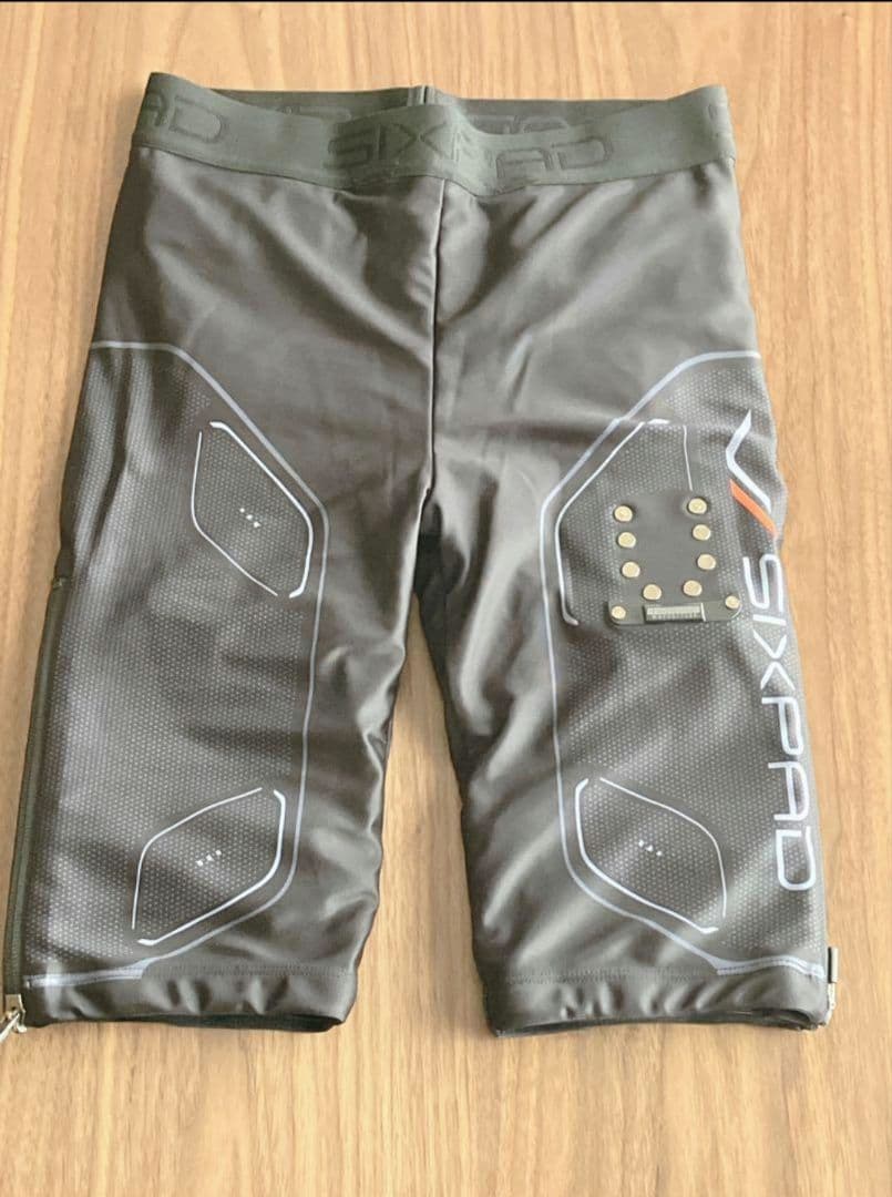 最終お値下げ最安値SIXPAD パワースーツ上下セット レディースMサイズ