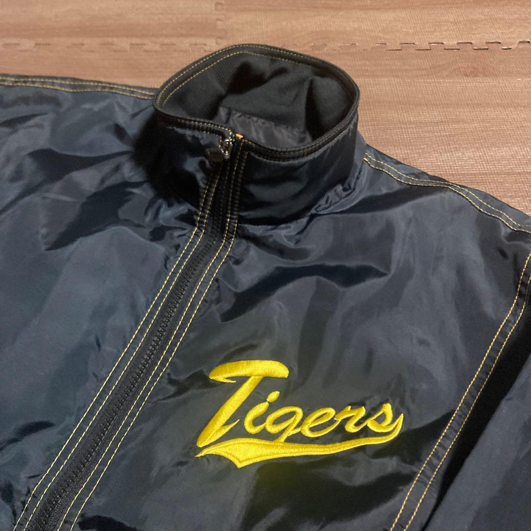 ⭐︎阪神タイガース　デサント製　グランドジャケット　Mサイズ