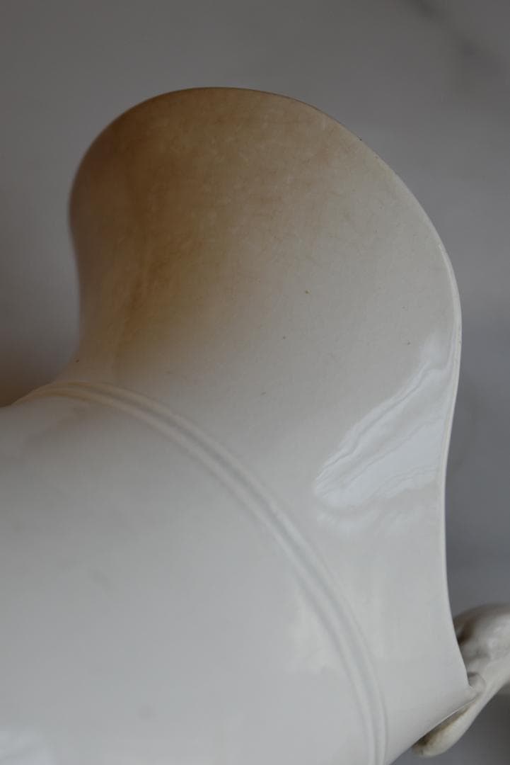 19世紀末サルグミンヌ　儚く美的な白ピシェ