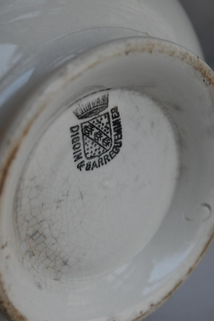 19世紀末サルグミンヌ　儚く美的な白ピシェ