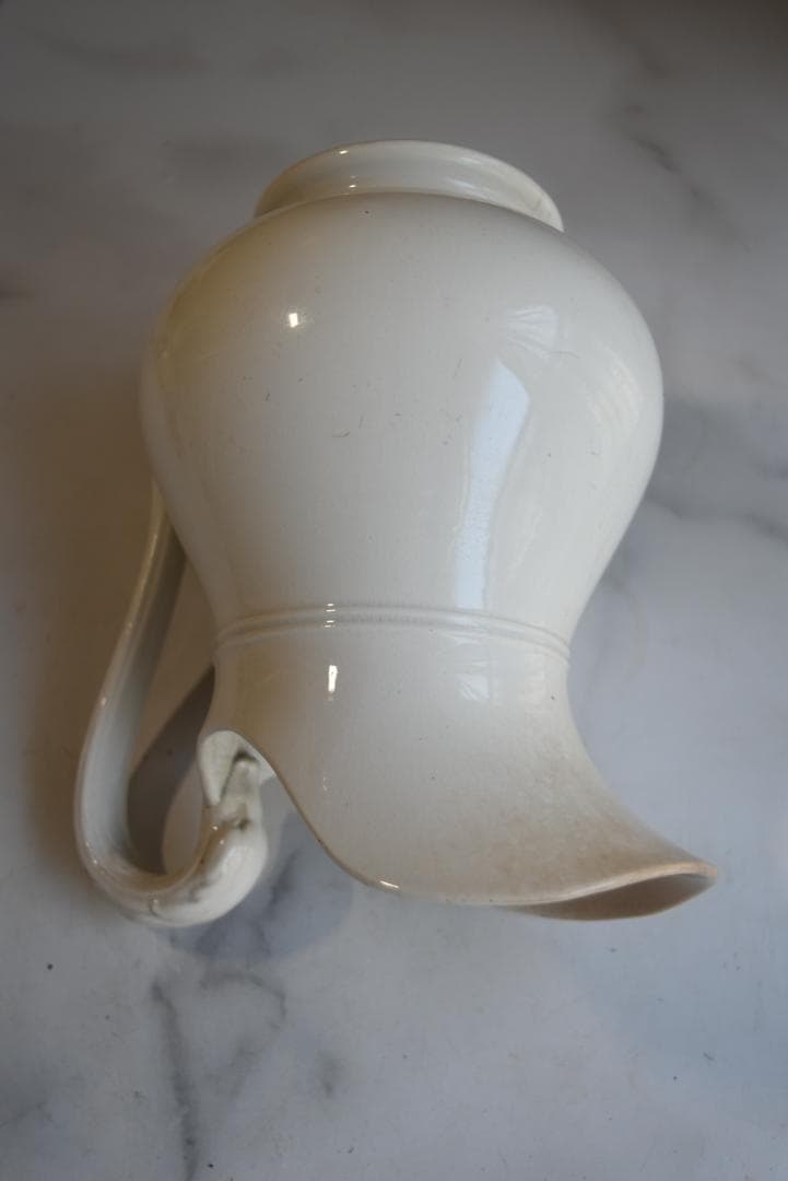 19世紀末サルグミンヌ　儚く美的な白ピシェ