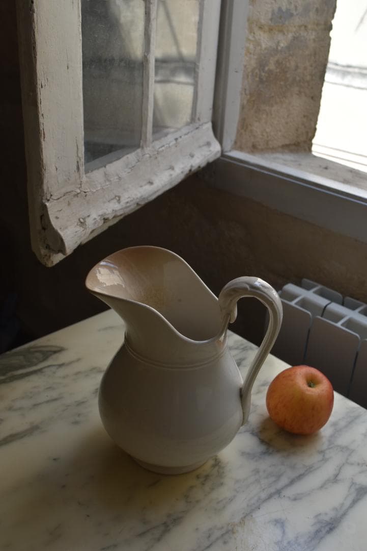 19世紀末サルグミンヌ　儚く美的な白ピシェ