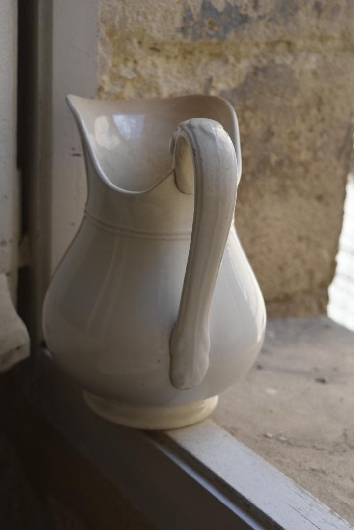 19世紀末サルグミンヌ　儚く美的な白ピシェ