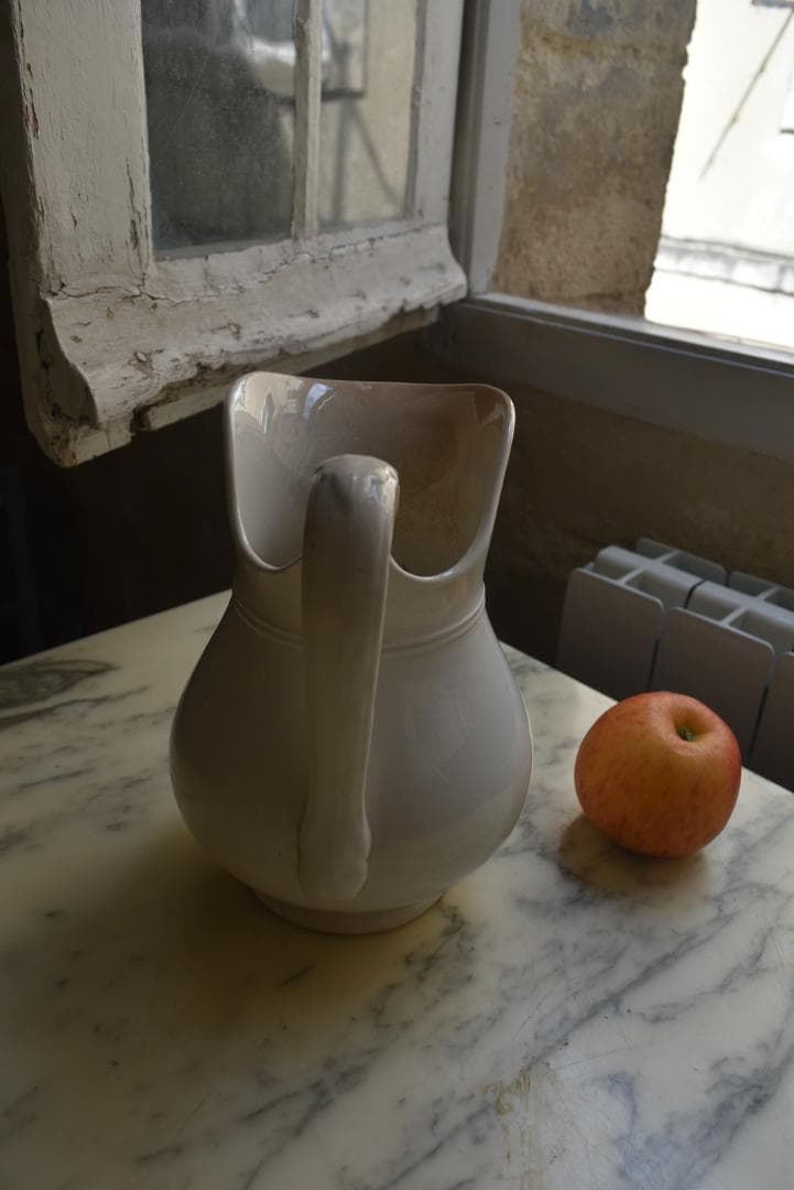 19世紀末サルグミンヌ　儚く美的な白ピシェ