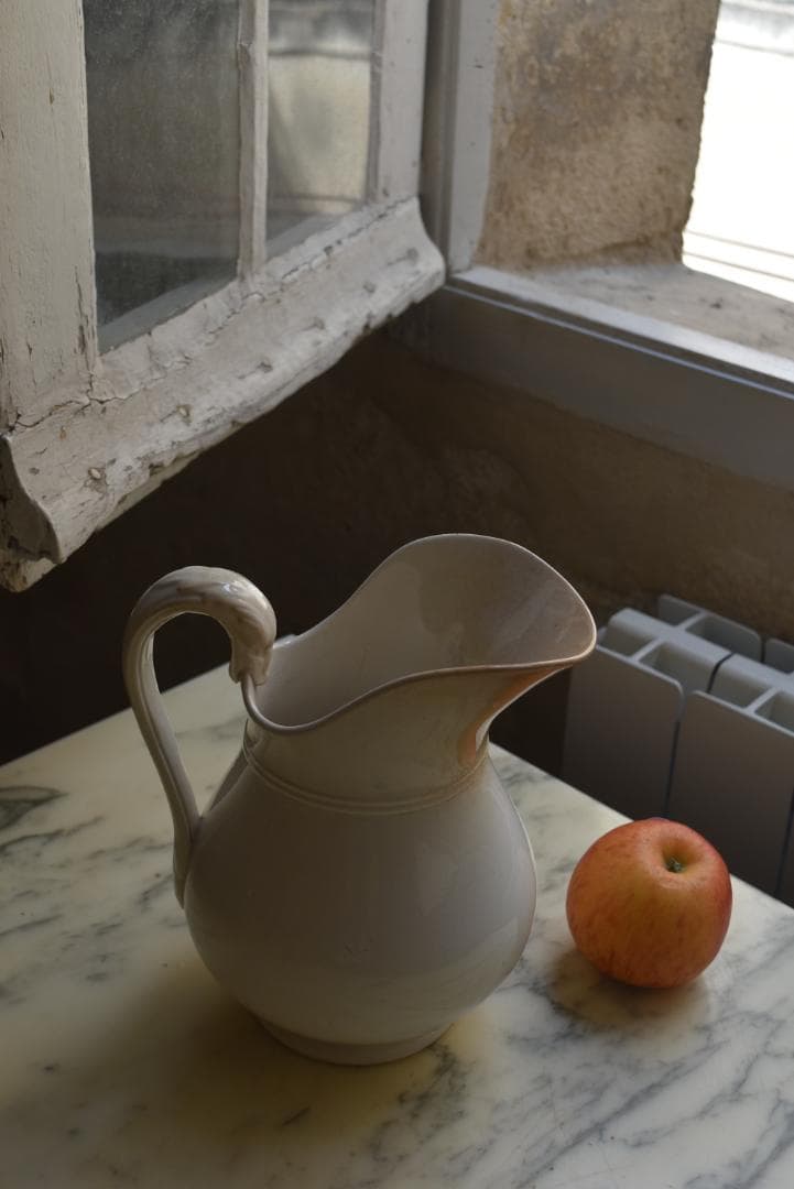 19世紀末サルグミンヌ　儚く美的な白ピシェ