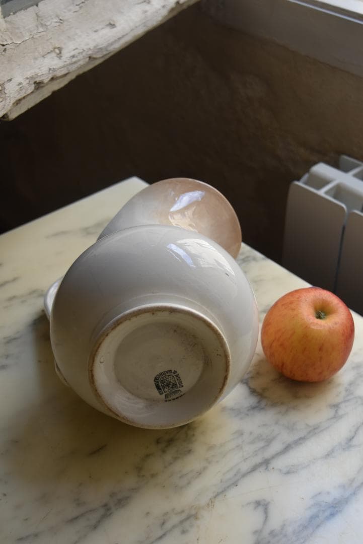 19世紀末サルグミンヌ　儚く美的な白ピシェ