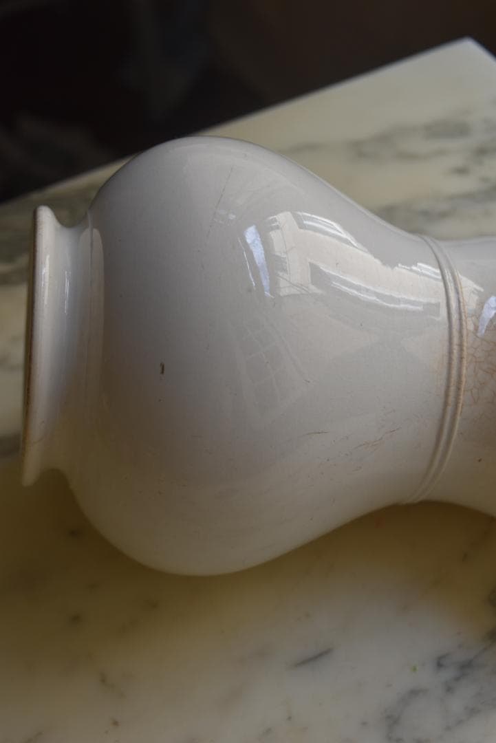 19世紀末サルグミンヌ　儚く美的な白ピシェ