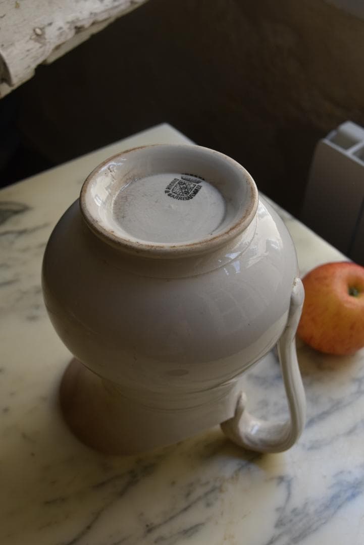 19世紀末サルグミンヌ　儚く美的な白ピシェ