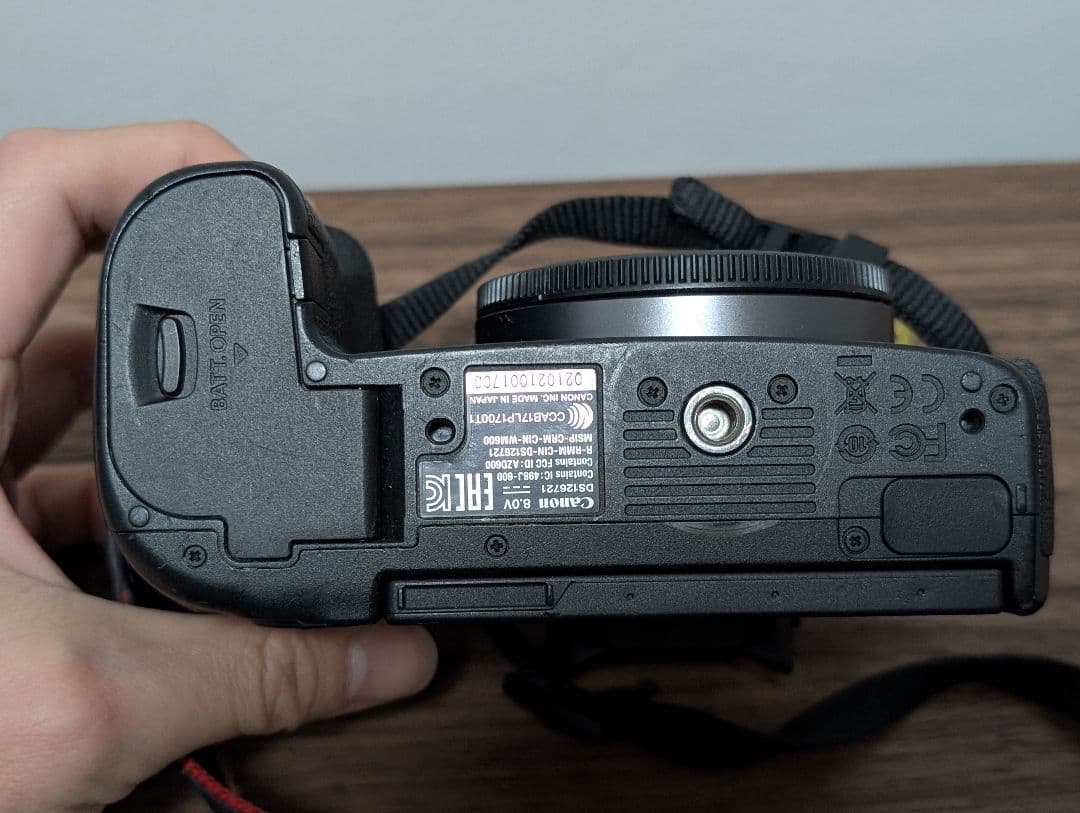 CANON EOS R ボディストラップ 充電器