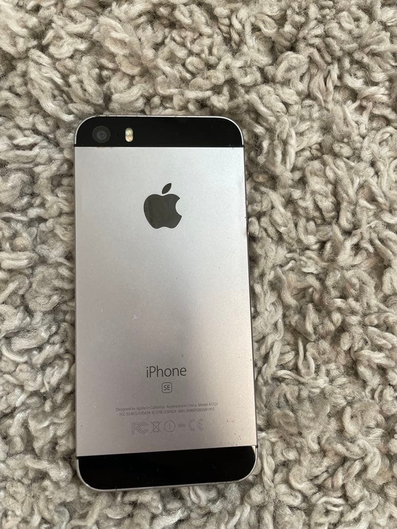 Apple iPhone SE シルバー 本体 - メルカリ
