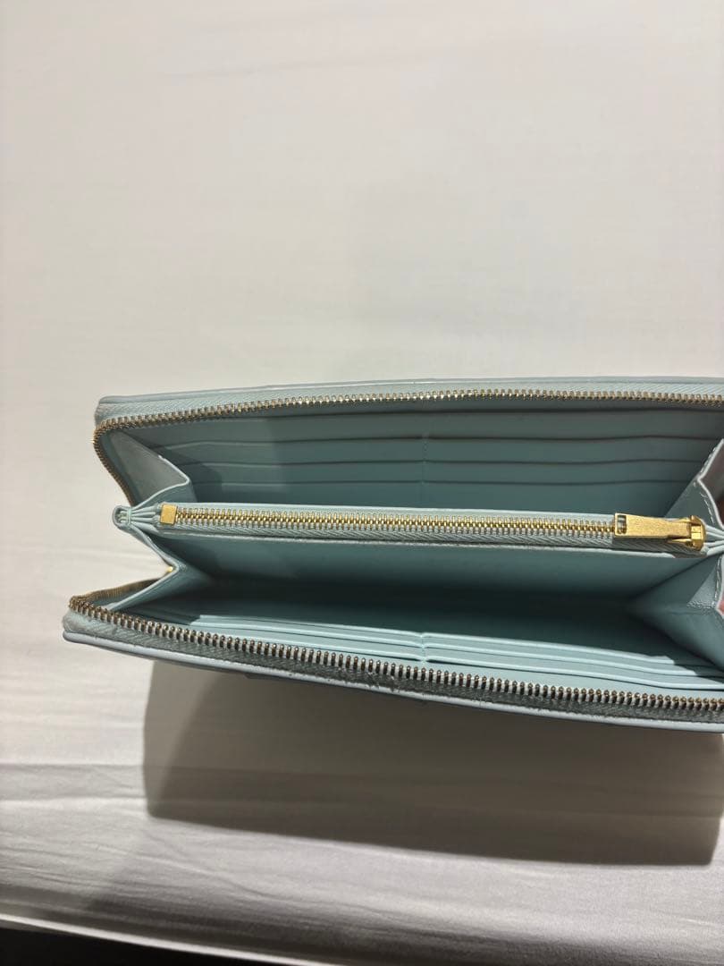 美品ボッテガヴェネタ　カセット長財布 水色