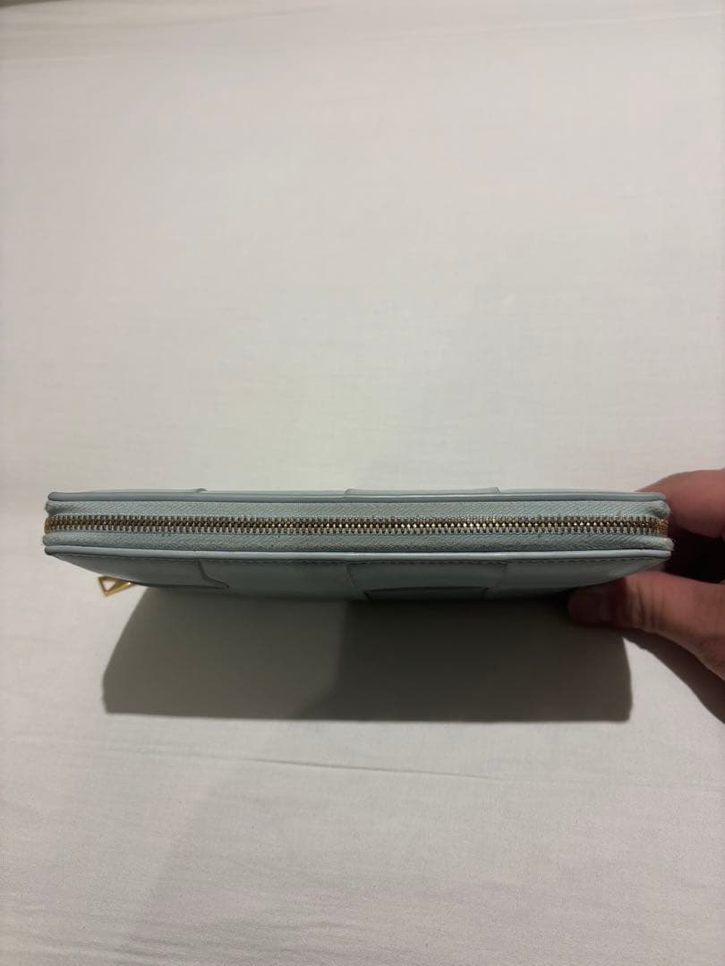 美品ボッテガヴェネタ　カセット長財布 水色