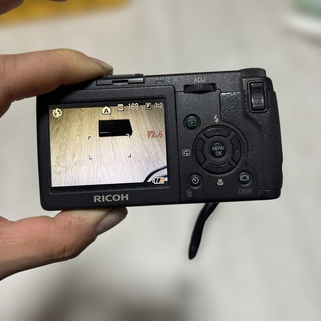 RICOH コンパクトデジタルカメラ F2.4