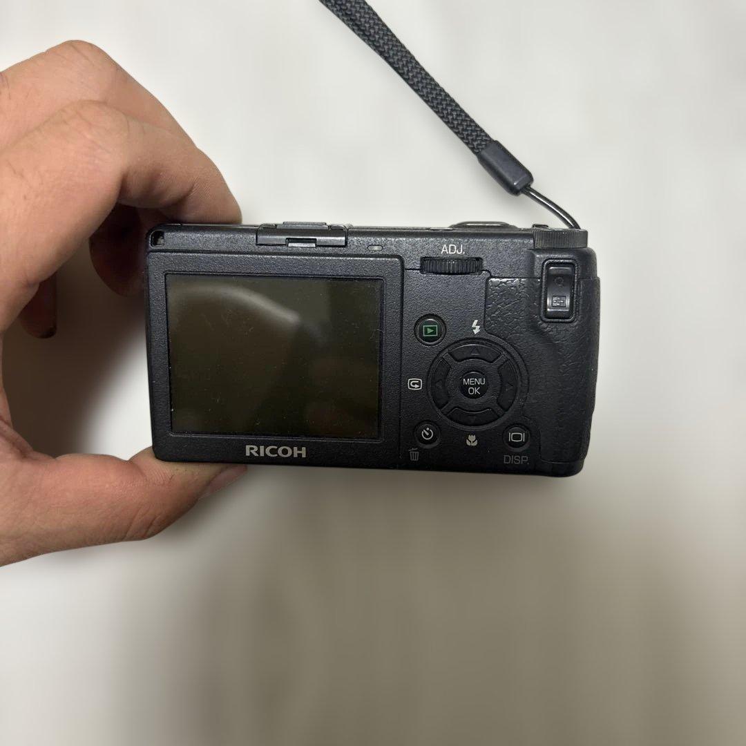 RICOH コンパクトデジタルカメラ F2.4
