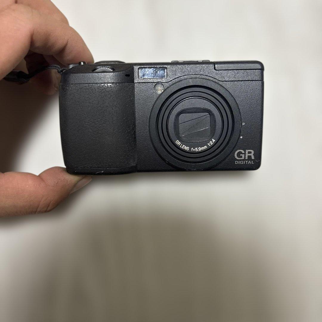 RICOH コンパクトデジタルカメラ F2.4