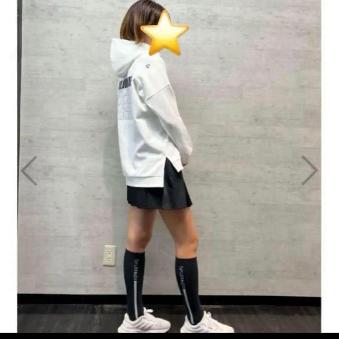 【TaylorMade】新品✨M フード付きロゴトレーナー　スリット付き　秋冬