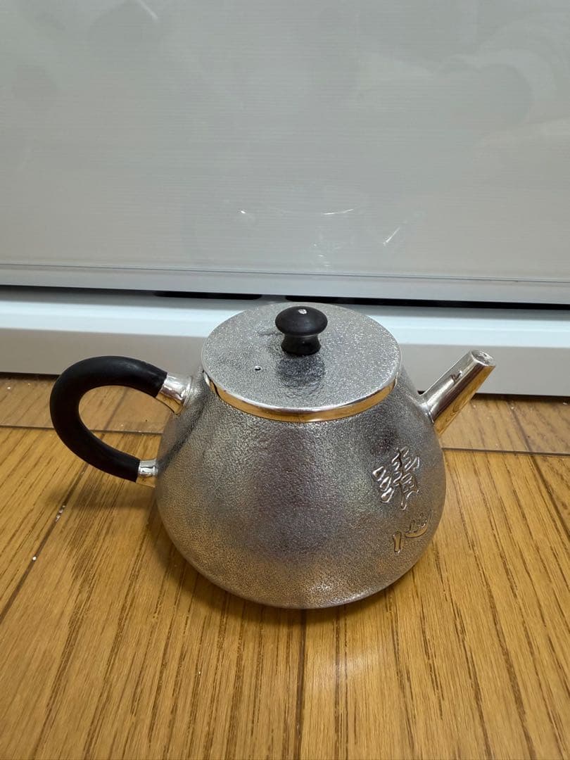 純銀製 鳥と枝図 片面意匠彫 銀製急須 小振り 煎茶道具の通販｜www