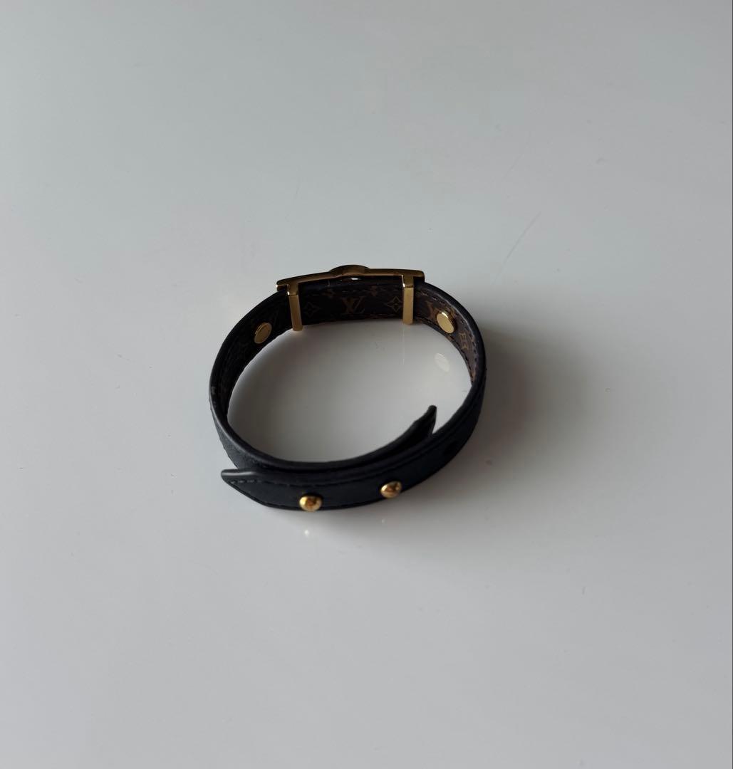 ルイヴィトン　ブラックレザー ゴールドロゴブレスレット