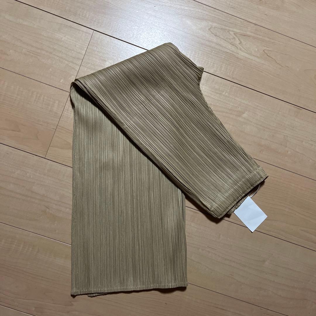 PLEATS PLEASE(プリーツプリーズ) ベージュパンツ　極美品タグ付