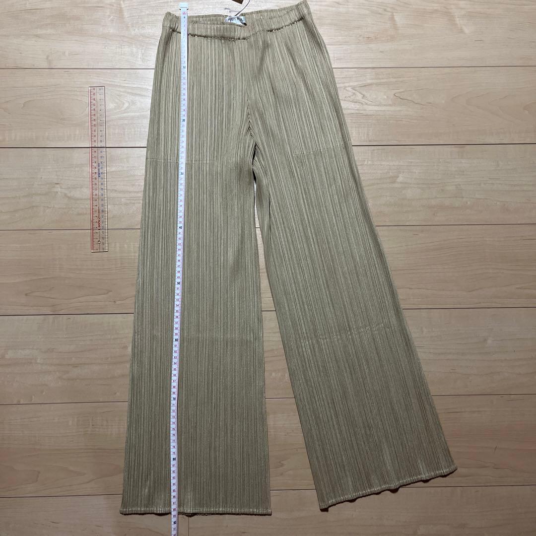 PLEATS PLEASE(プリーツプリーズ) ベージュパンツ　極美品タグ付