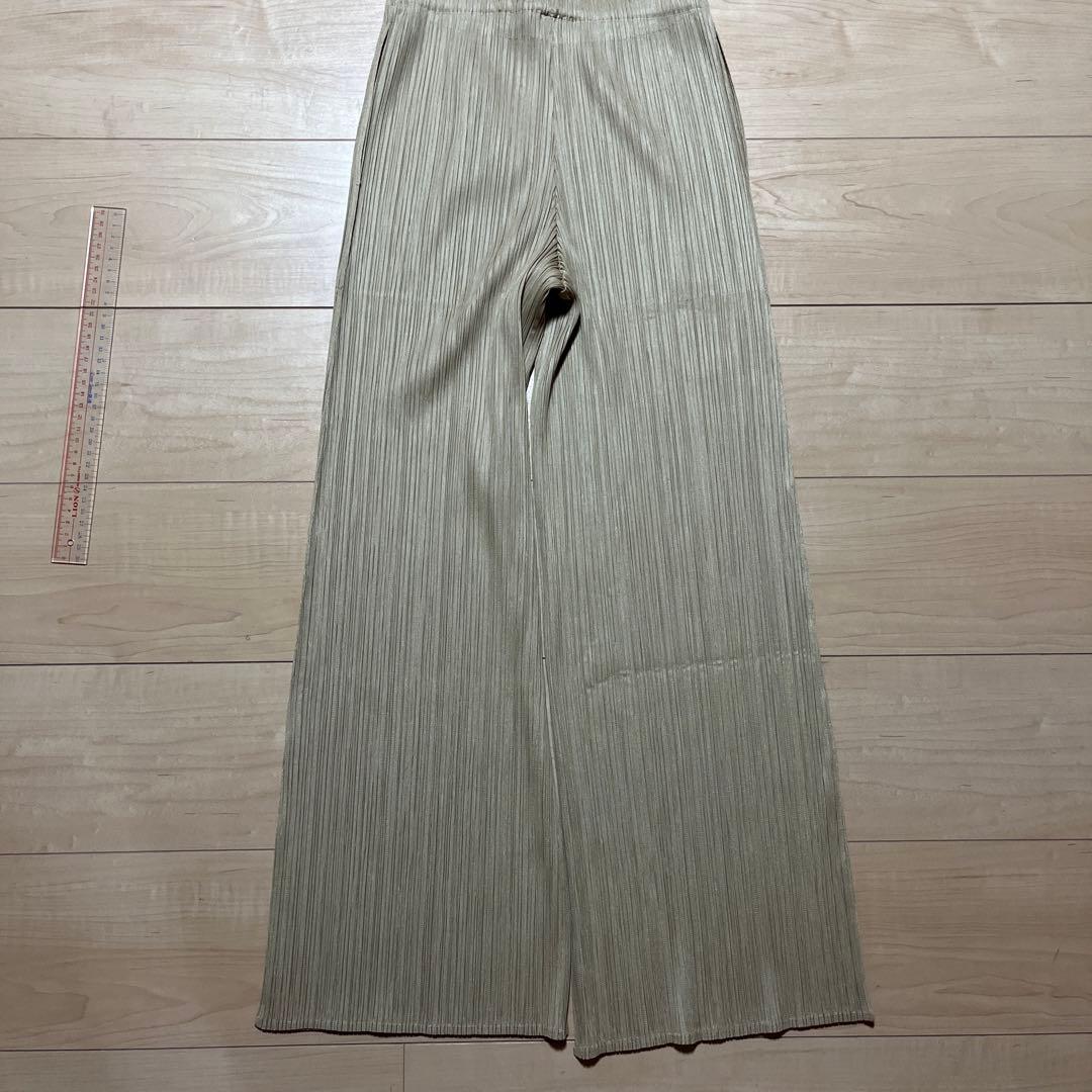 PLEATS PLEASE(プリーツプリーズ) ベージュパンツ　極美品タグ付