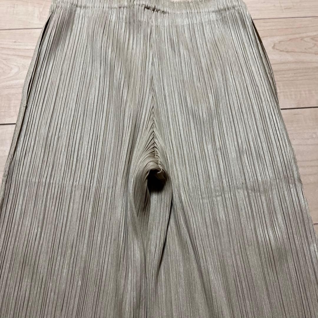 PLEATS PLEASE(プリーツプリーズ) ベージュパンツ　極美品タグ付