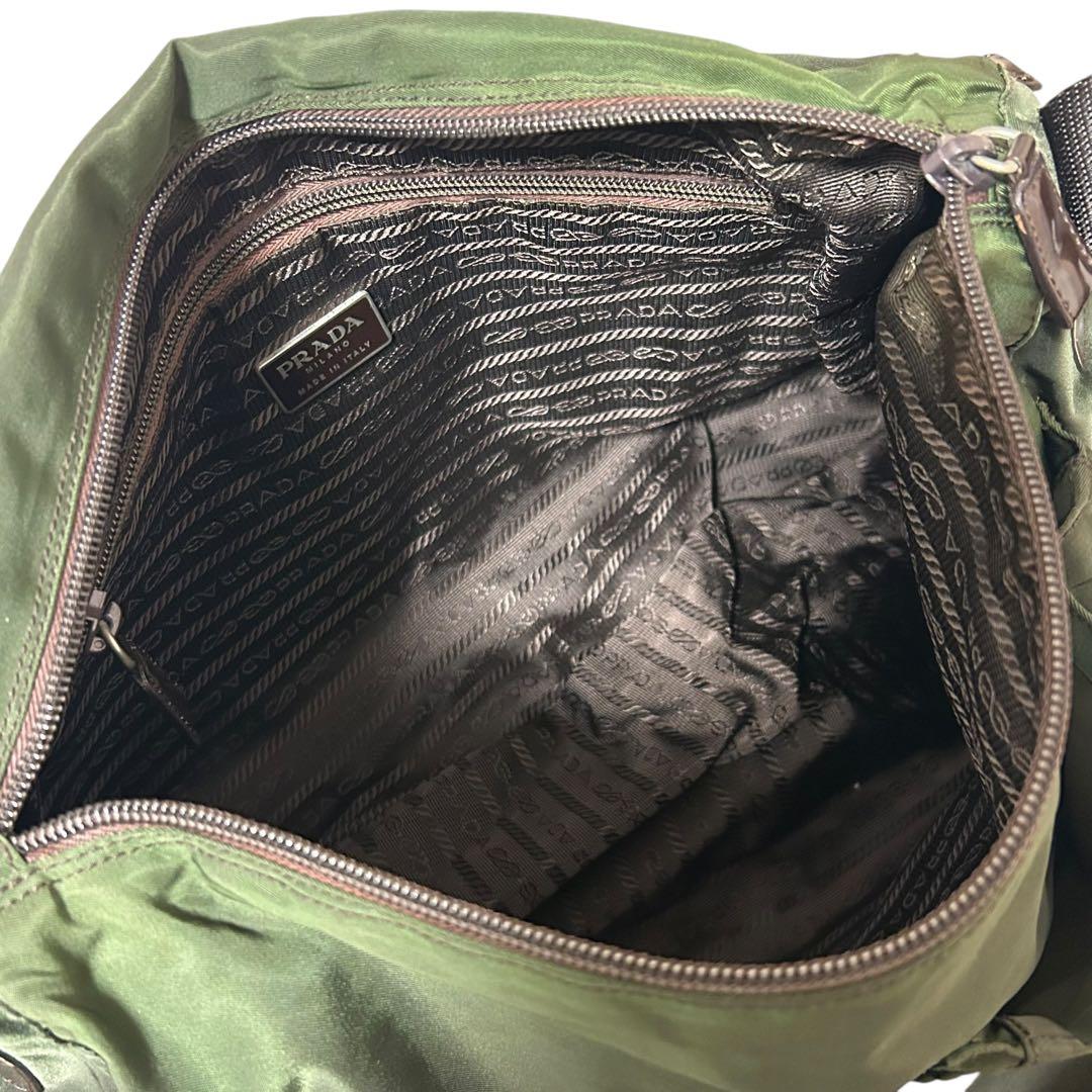 PRADA ショルダーバッグ　ナイロン　カーキ　プラダ　メッセンジャーバッグ