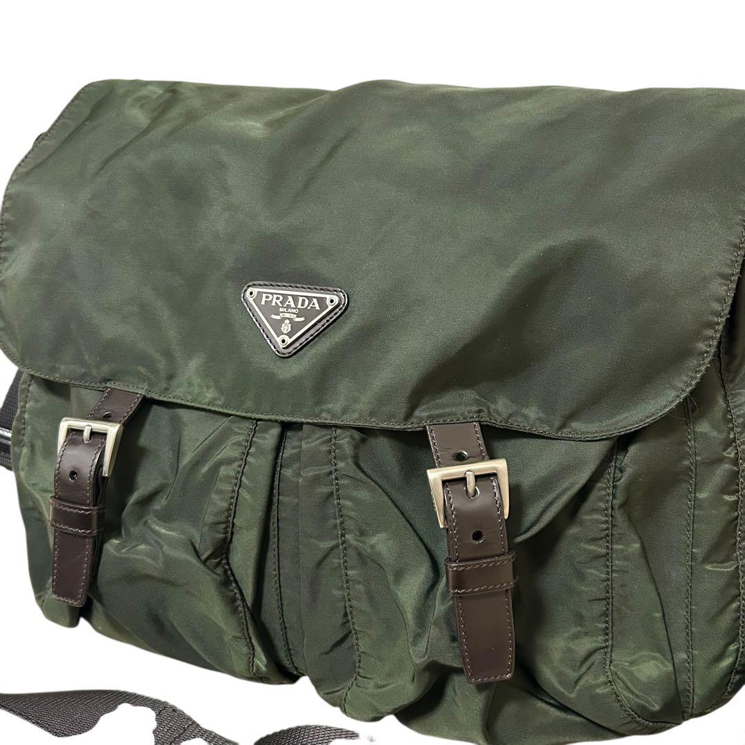 PRADA ショルダーバッグ　ナイロン　カーキ　プラダ　メッセンジャーバッグ