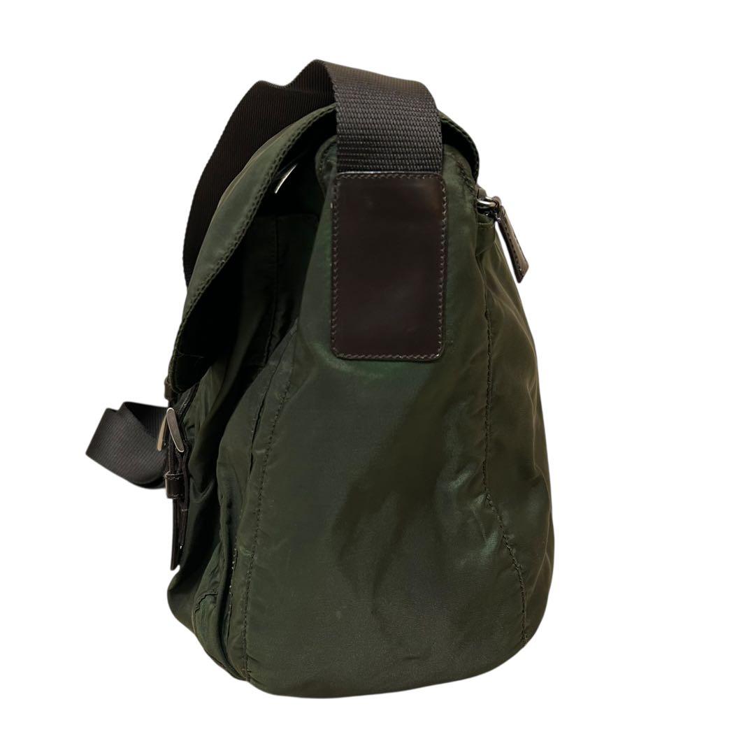 PRADA ショルダーバッグ　ナイロン　カーキ　プラダ　メッセンジャーバッグ