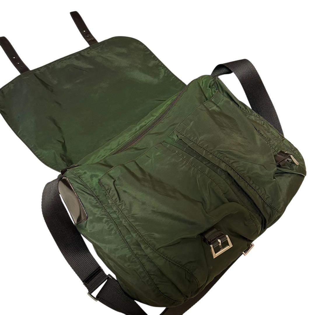 PRADA ショルダーバッグ　ナイロン　カーキ　プラダ　メッセンジャーバッグ